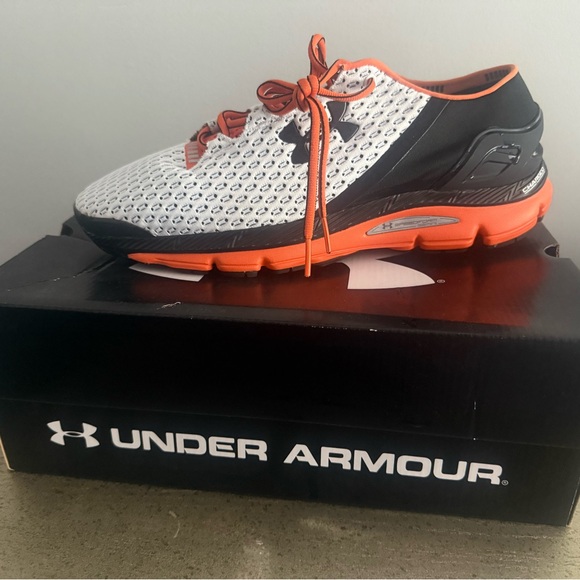 Brand New! Under Armour Speedform Gemini Black, White, and Orange Running Shoes - Picture 1 of 6